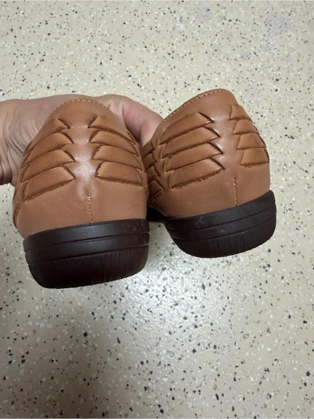 Softspots size 7.5 Tan Brown Leather Woven Huarache Slip-On Flats *Flaw*